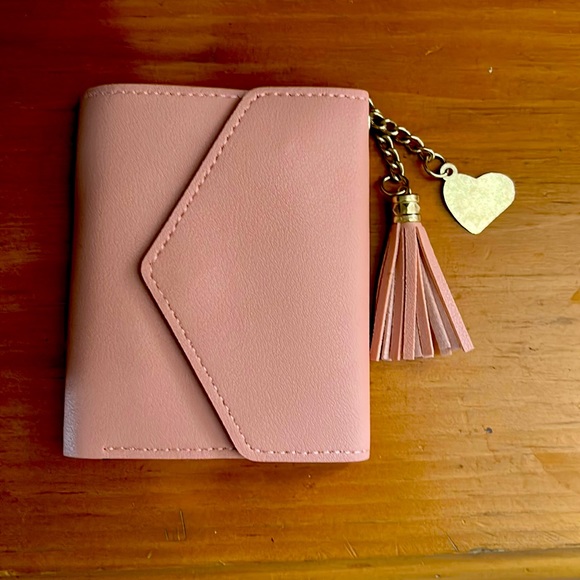 Pink wallet NWOT - Picture 1 of 5